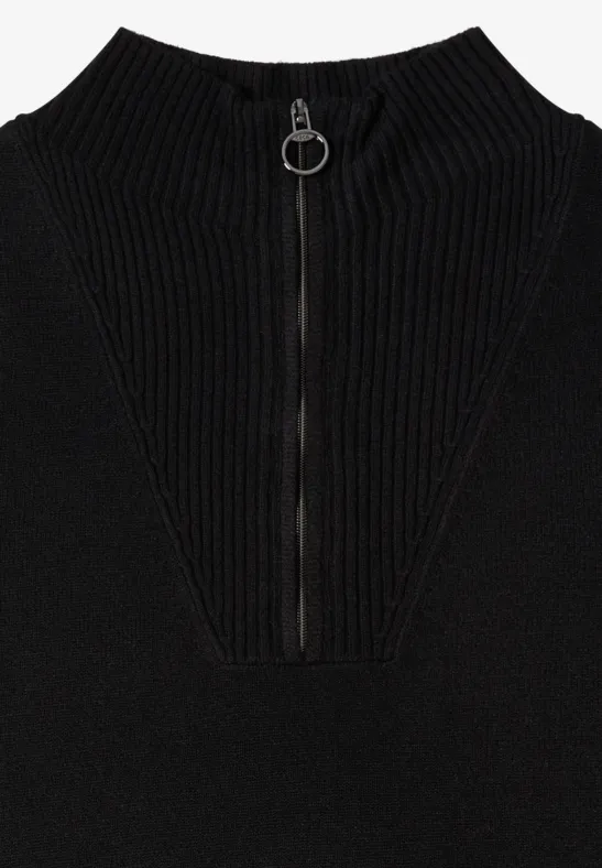 Kuscheliges Strickkleid mit Reißverschlusskragen