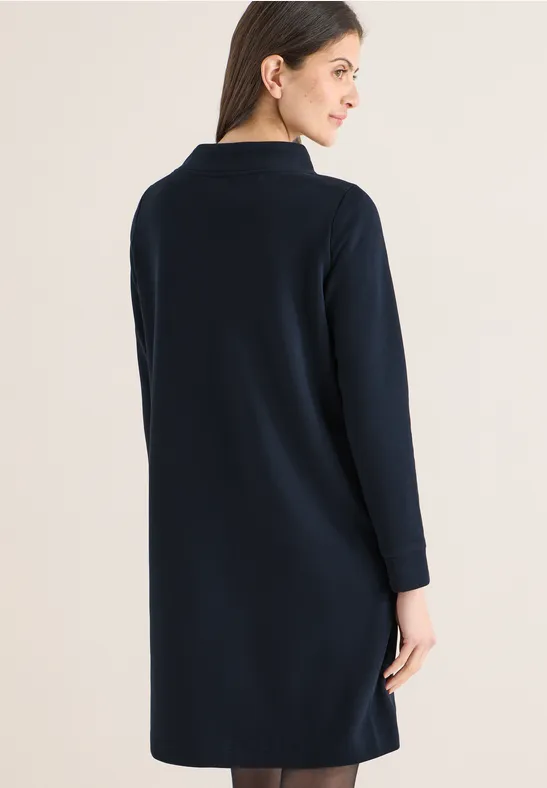 Sportives Piqué-Kleid mit Funnel-Neck