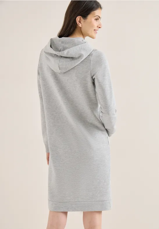 Lässiges Strick-Hoodie-Kleid mit Aufdruck
