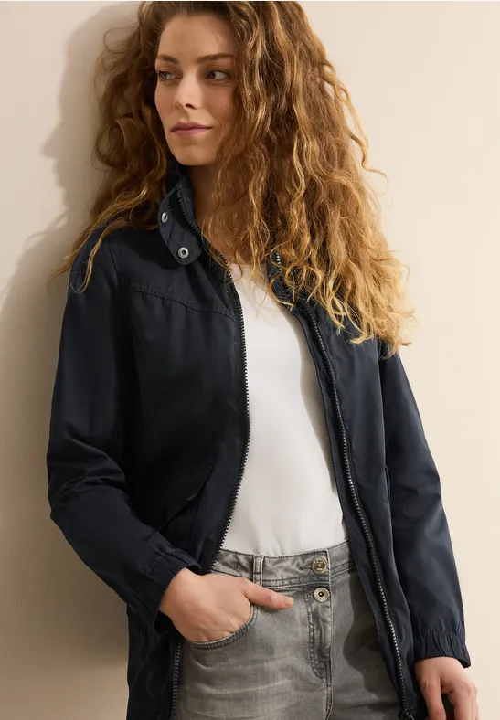 Leichte Damen Übergangsjacke mit Kapuze