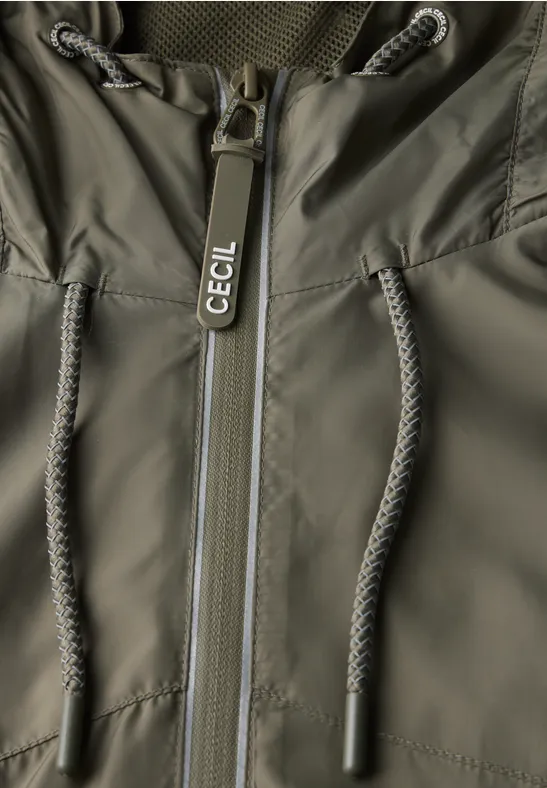 Sportliche Kapuzen-Windjacke mit Taschen