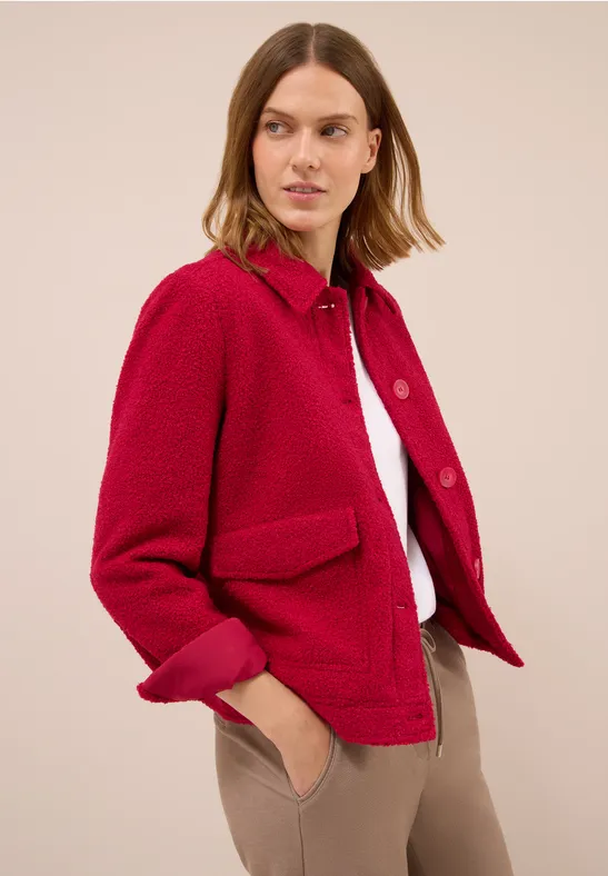 Jacke aus Bouclé-Gewebe mit aufgesetzten Taschen