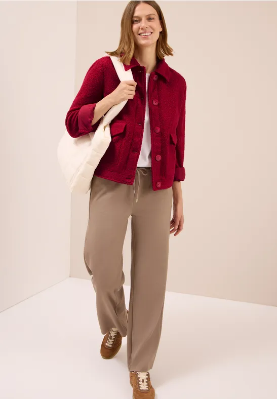 Jacke aus Bouclé-Gewebe mit aufgesetzten Taschen