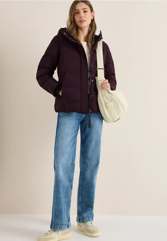 Sportive Steppjacke mit Kapuze