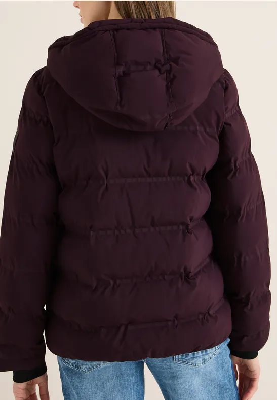 Sportive Steppjacke mit Kapuze