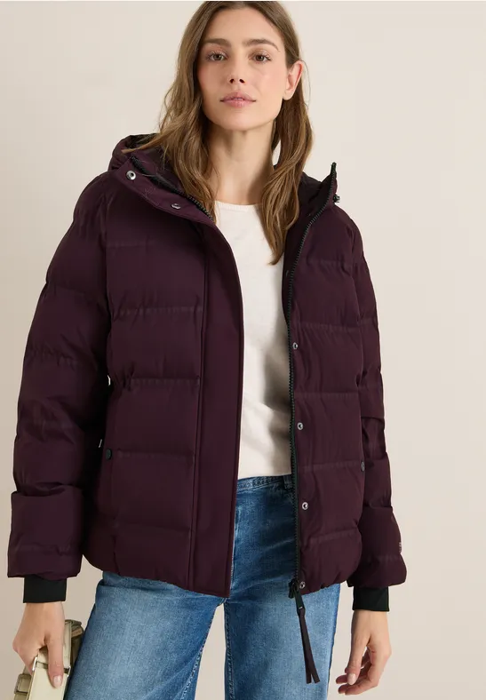 Sportive Steppjacke mit Kapuze