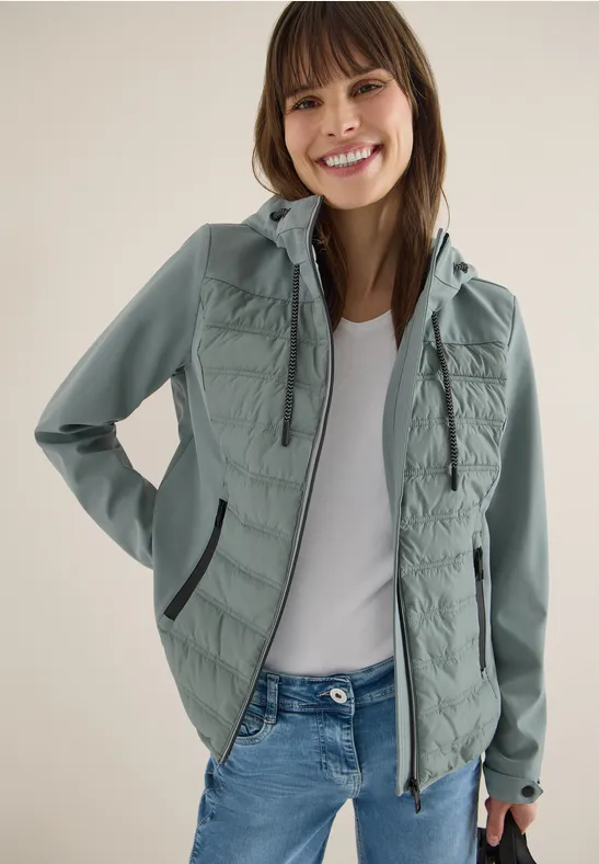 Leichte Softshelljacke mit Steppeinsätzen