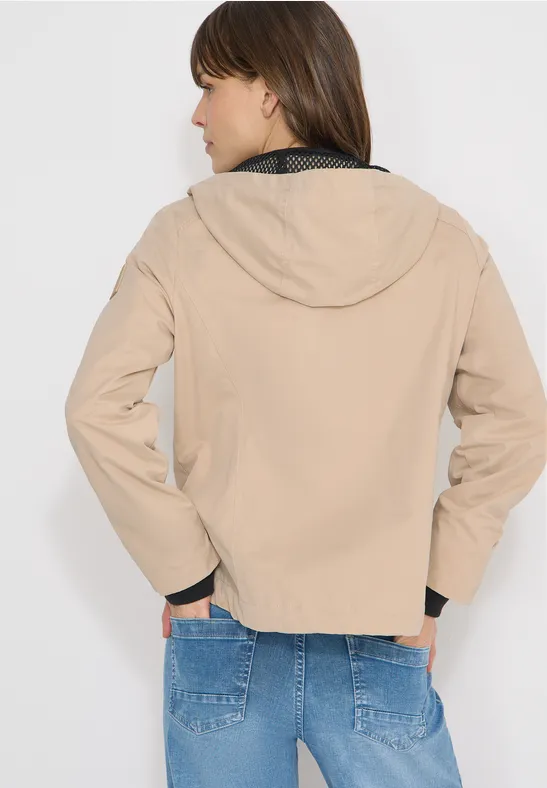 Lässige leichte Jacke mit Kapuze