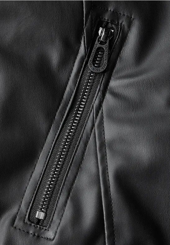 Auffällige Bikerjacke aus Kunstleder