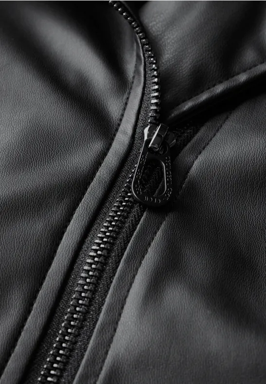 Auffällige Bikerjacke aus Kunstleder