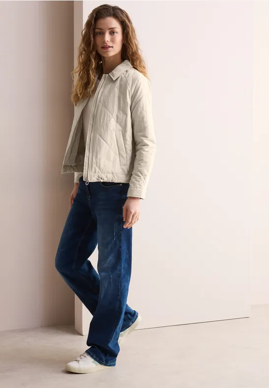 Leichte Jacke mit Steppmuster und Kragen