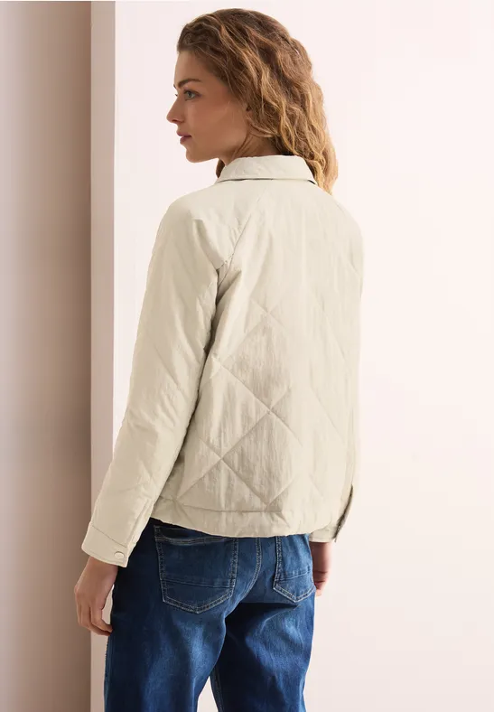 Leichte Jacke mit Steppmuster und Kragen