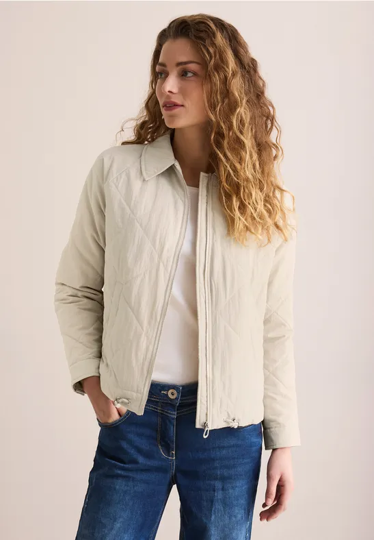 Leichte Jacke mit Steppmuster und Kragen