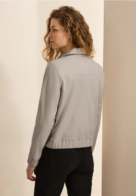 Leichte Jacke mit Kragen und Glitzerdetails