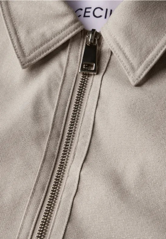 Leichte Jacke mit Kragen und Glitzerdetails