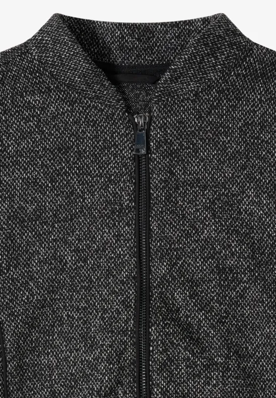 Strukturierte, kurze Blousonjacke mit Stehkragen