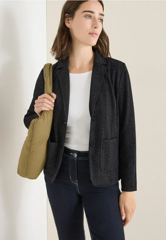 Klassischer Fischgrätenblazer mit aufgesetzten Taschen