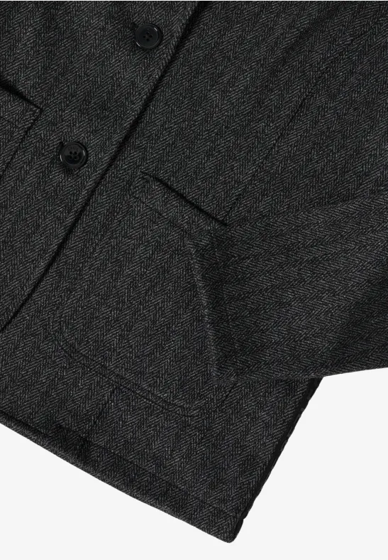 Klassischer Fischgrätenblazer mit aufgesetzten Taschen