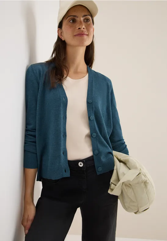 Klassische Strickjacke mit V-Ausschnitt