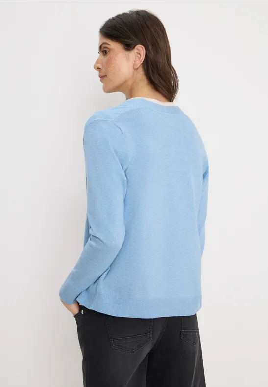 Klassische Strickjacke mit V-Ausschnitt