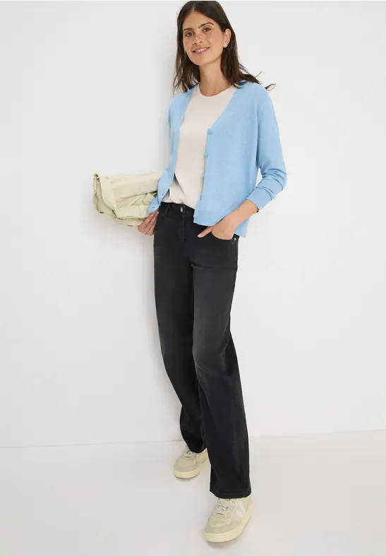 Klassische Strickjacke mit V-Ausschnitt