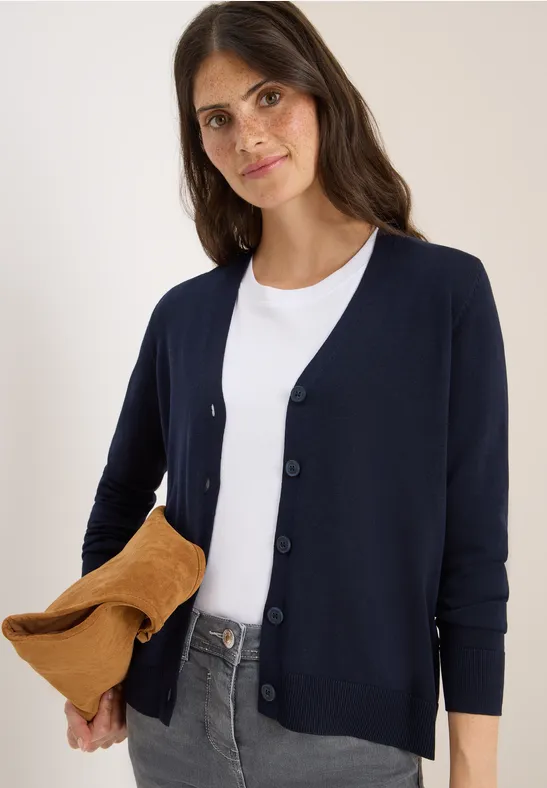 Klassische Strickjacke mit V-Ausschnitt