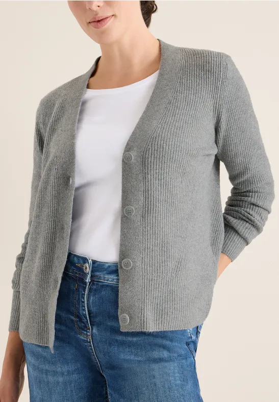 Klassische Strickjacke mit Knopfleiste und Rippenmuster