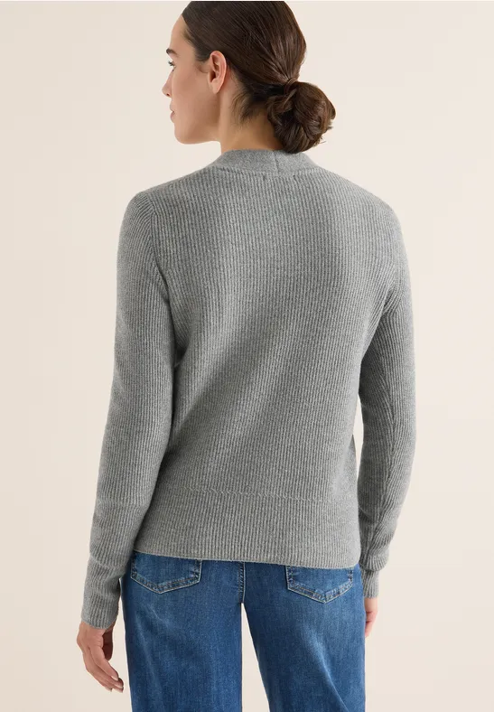 Klassische Strickjacke mit Knopfleiste und Rippenmuster