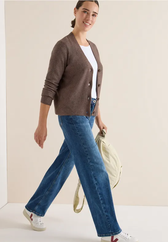 Klassische braune Strickjacke mit Knopfleiste aus Baumwolle