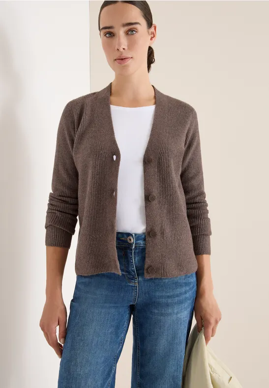 Klassische braune Strickjacke mit Knopfleiste aus Baumwolle