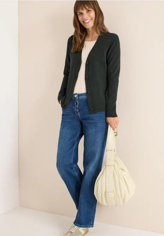 Klassische V-Ausschnitt Strickjacke mit Knopfleiste