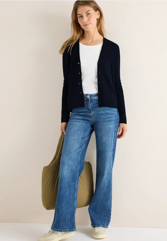 Klassische Strickjacke mit Zopfmuster