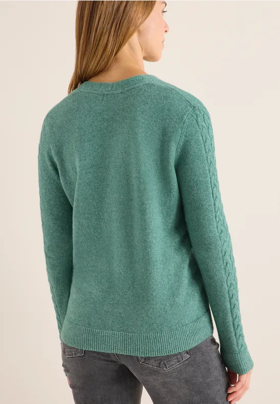 Lässige Strickjacke mit Zopfärmeln