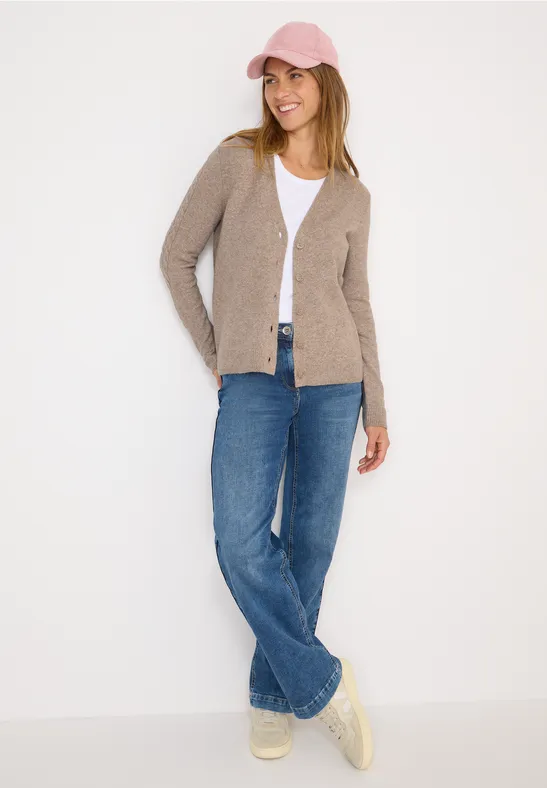 Strickjacke mit Zopfmuster und Knöpfen