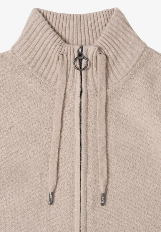 Beigefarbene Strickjacke mit Reißverschluss und Stehkragen