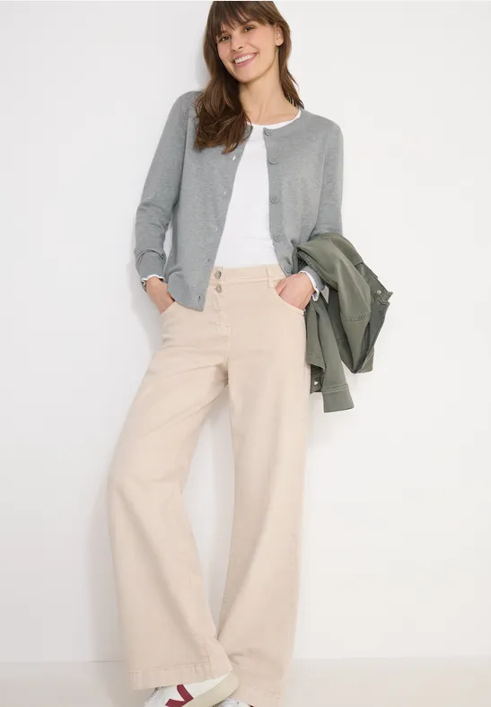 Klassische Strickjacke mit Knopfleiste und Rundhalsausschnitt
