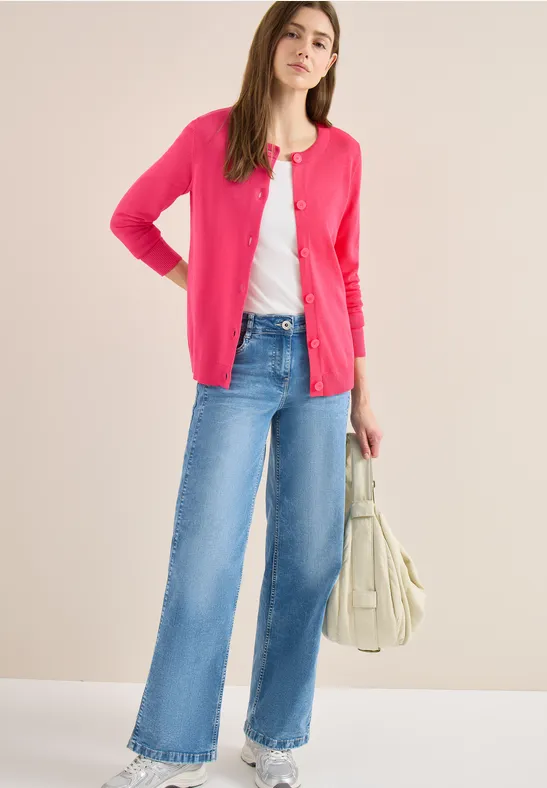 Klassische Strickjacke mit Rundhalsausschnitt