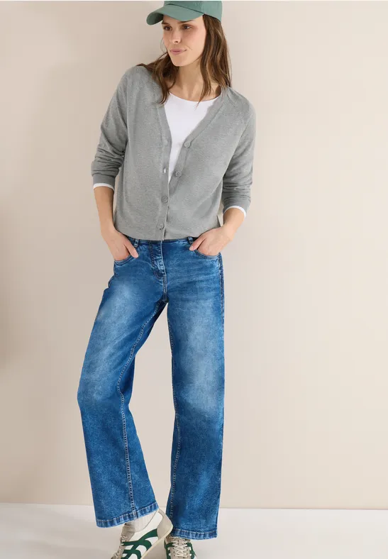 Klassische Strickjacke mit V-Ausschnitt und Knöpfen