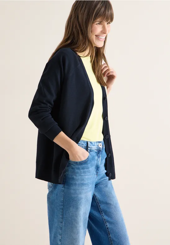 Vielseitige Strickjacke mit V-Ausschnitt und Knöpfen