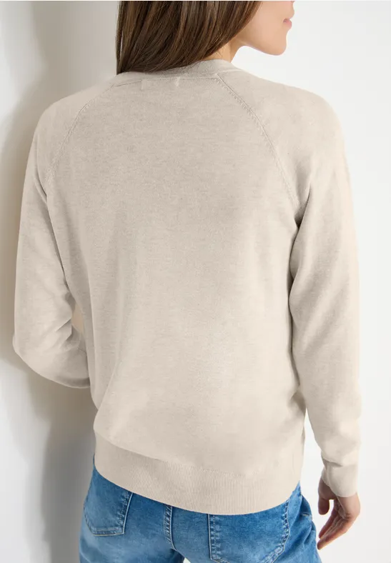 Klassische Strickjacke mit V-Ausschnitt