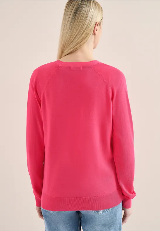 Klassische Strickjacke mit V-Ausschnitt und Knöpfen