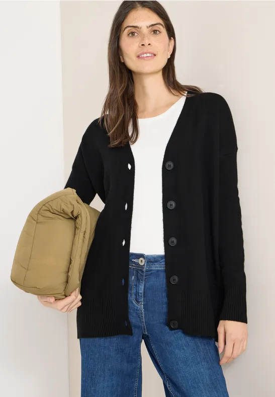 Klassische Strickjacke mit Knopfleiste
