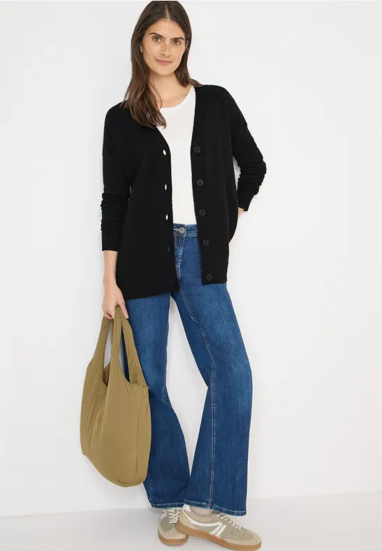 Klassische Strickjacke mit Knopfleiste
