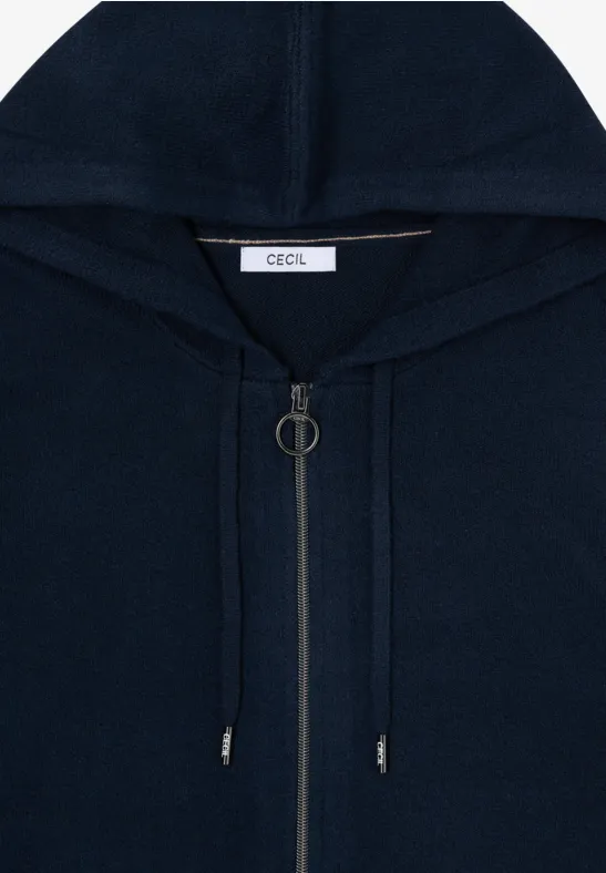 Gemütliche Strickjacke mit Kapuze und Reißverschluss
