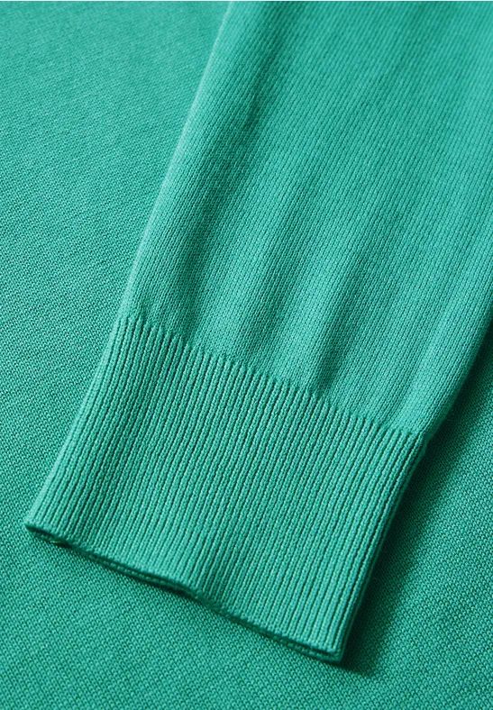 Klassischer Feinstrickpullover mit Rundhalsausschnitt