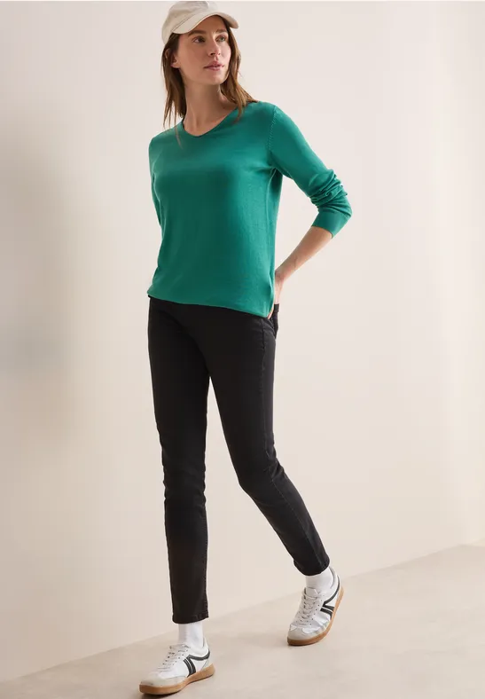 Klassischer Feinstrickpullover mit Rundhalsausschnitt