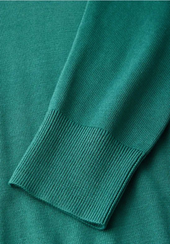 Klassischer Feinstrickpullover mit Rundhalsausschnitt