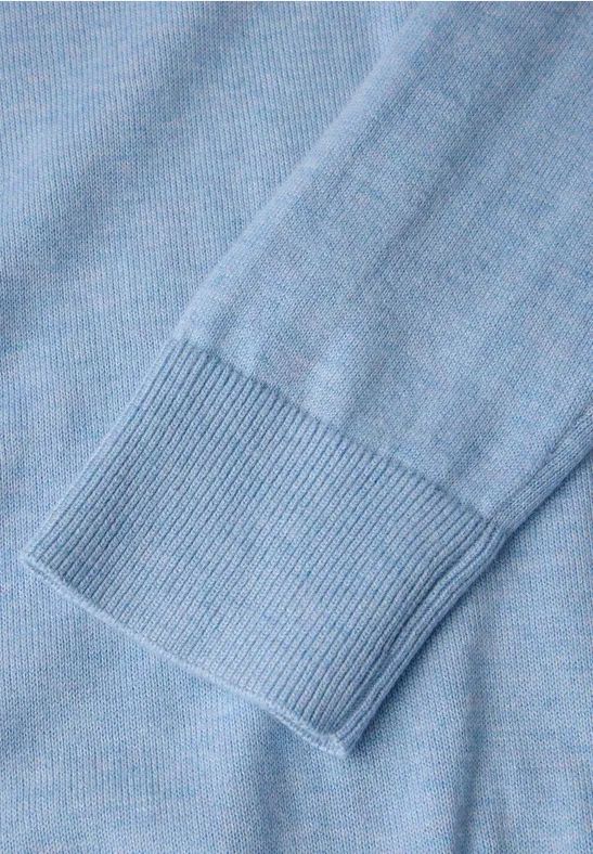 Feinstrickpullover mit feinem Rollsaum
