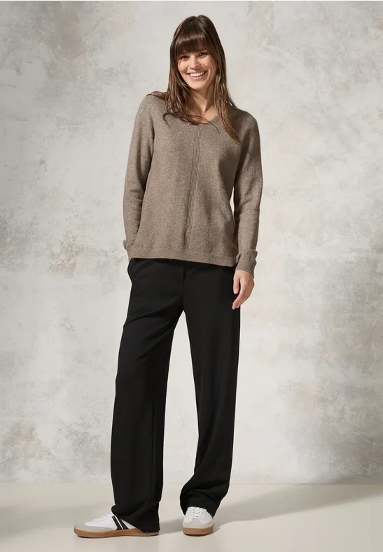 Feinstrickpullover mit V-Ausschnitt