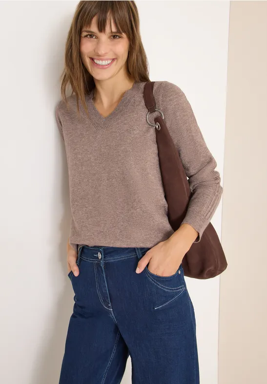 Feinstrickpullover mit V-Ausschnitt